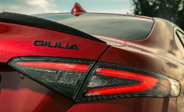50566418 Afbeeldingen van ALFA ROMEO GIULIA, HELDER SMOKE ACHTERLICHTEN SET ORIGINEEL