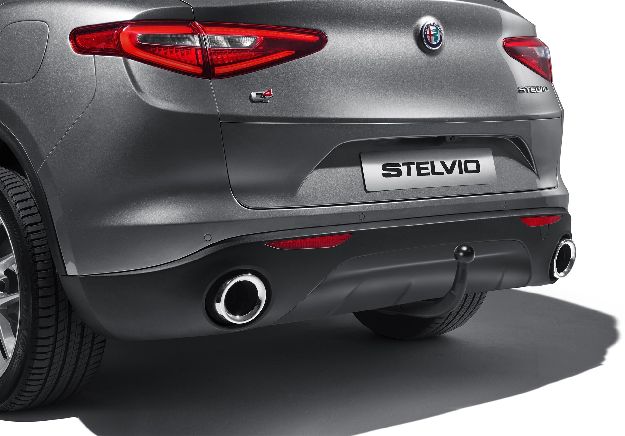 Afbeeldingen van ALFA ROMEO STELVIO MET TREKHAAK, DIFFUSER/ MIDDENDEEL/ SKIDPLATE ACHTERBUMPER MATTE MIRON