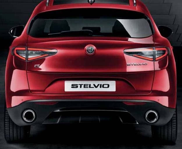 Afbeeldingen van ALFA ROMEO STELVIO MET TREKHAAK, DIFFUSER/ MIDDENDEEL ACHTERBUMPER GLOSSY ZWART ORIGINEEL