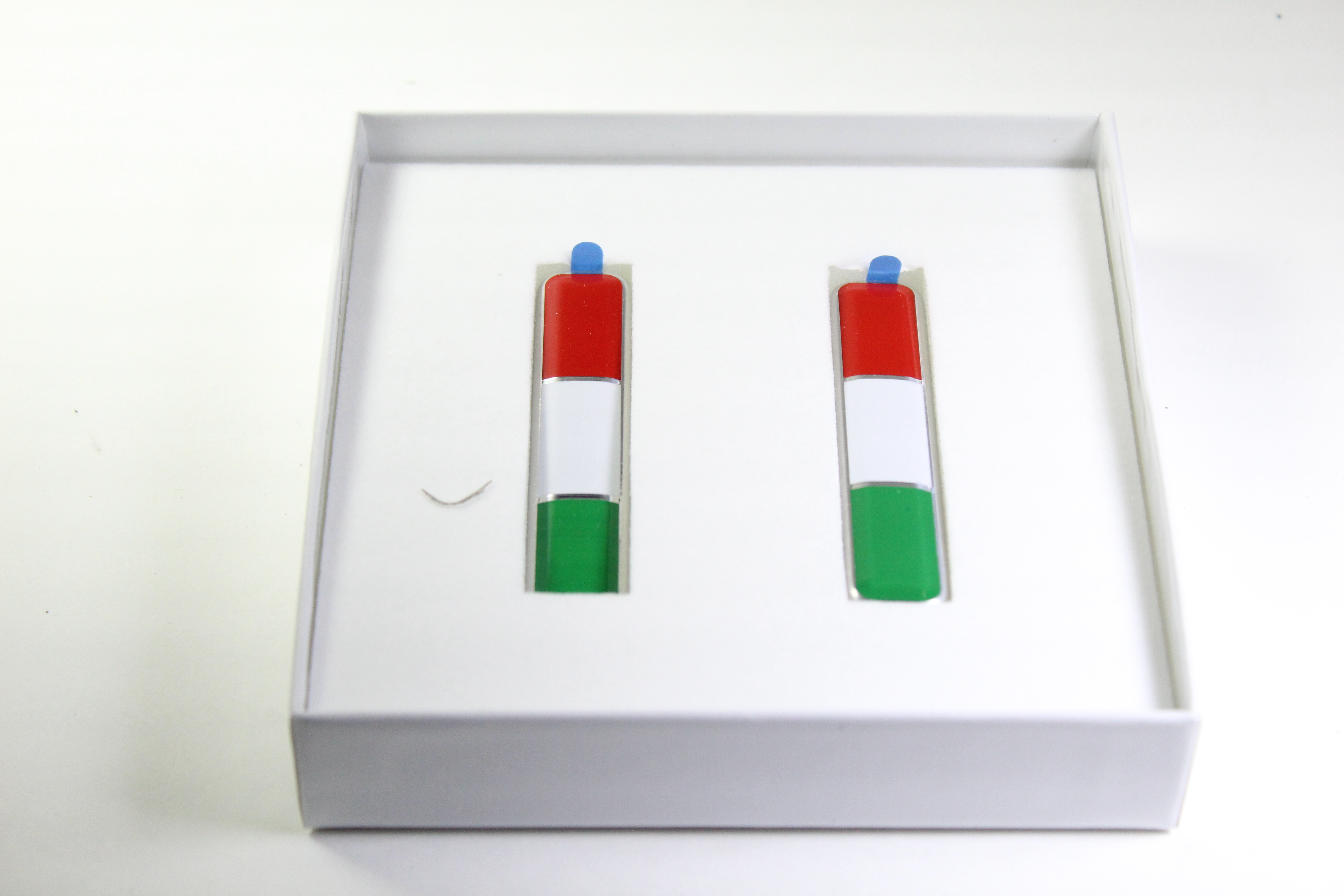 Afbeeldingen van ITALIAANSE VLAG 70X14 MM, B-STIJL, ORIGINEEL FIAT