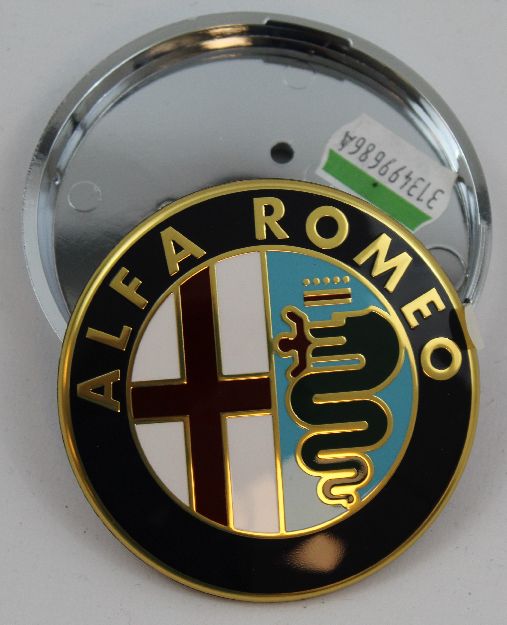 Afbeeldingen van ALFA MITO 2013-2018, EMBLEEM VOORZIJDE ORIGINEEL INCLUSIEF CHROOM HOUDER